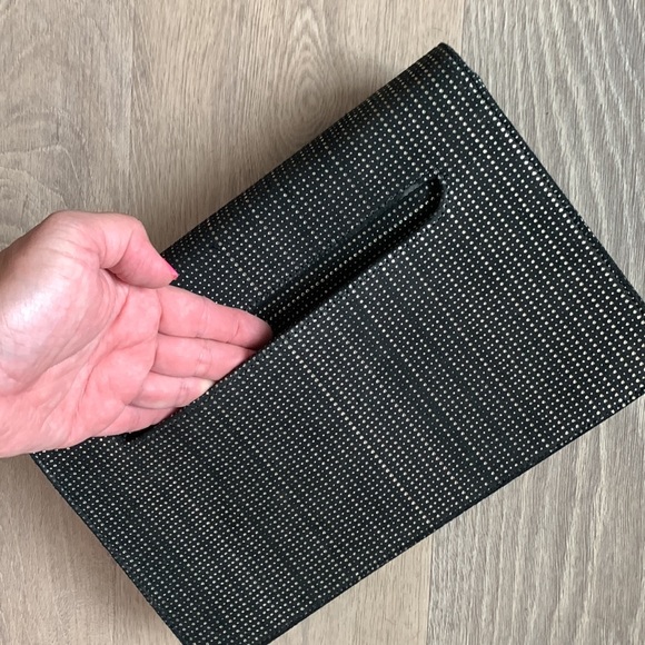 Kelly Wynne Black and Gold Clutch - Picture 7 of 7